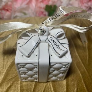 Pandora Collectible Gift box